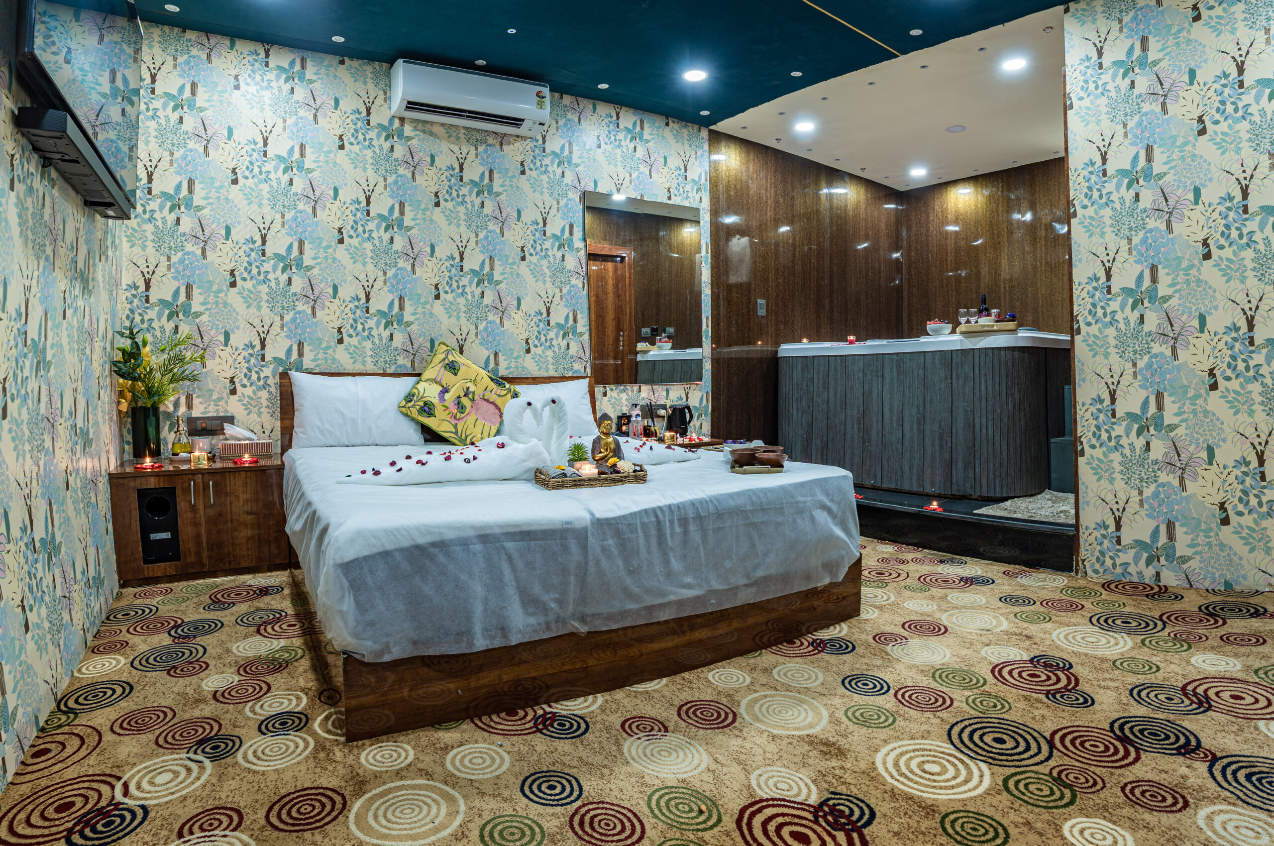 Vip room with Jacuzzi